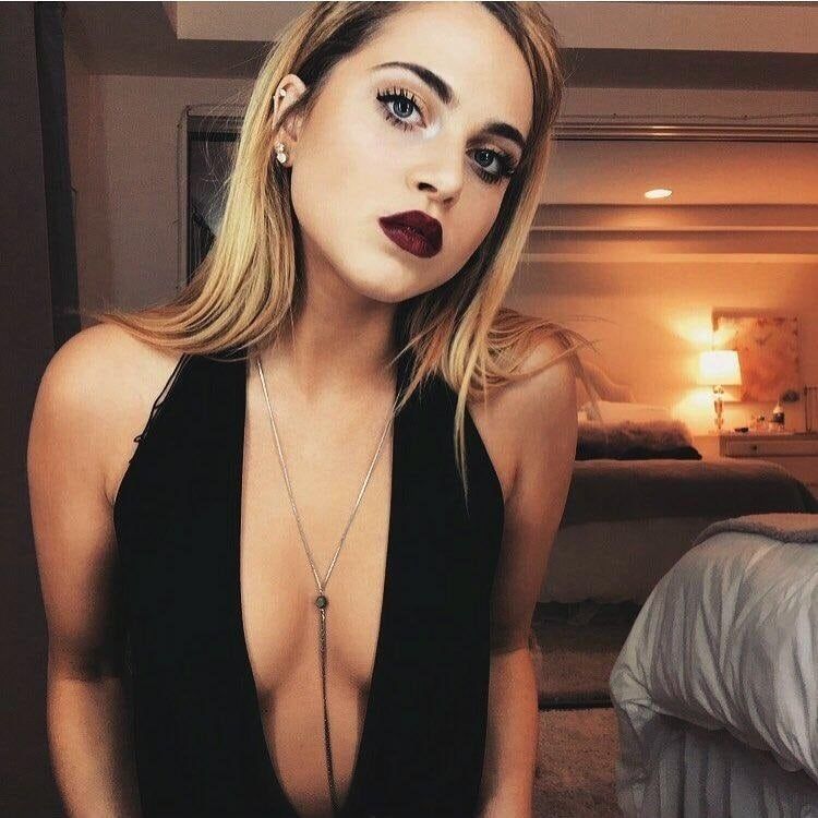 Anne Winters Sexy and Hottest Photos , Latest Pics