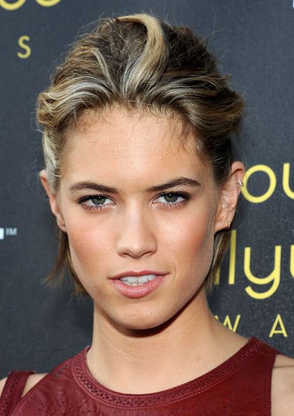 Cody Horn Sexy and Hottest Photos , Latest Pics