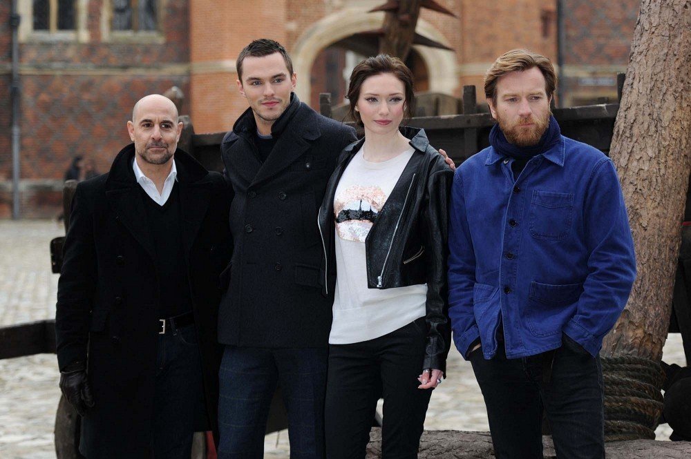 Eleanor Tomlinson  Photoshoot