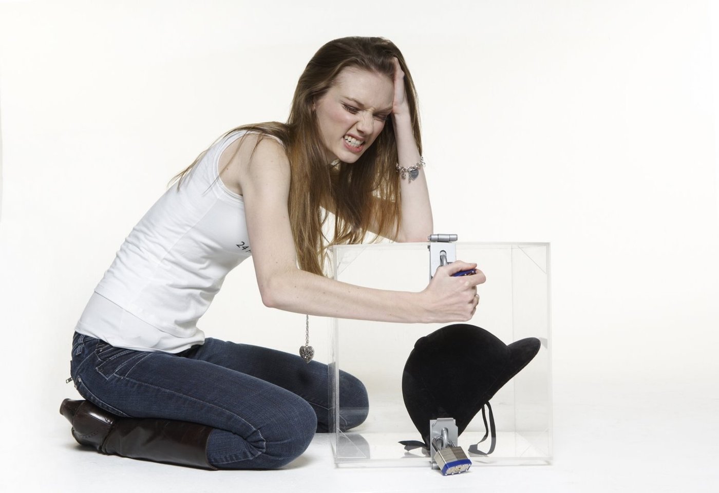 Eleanor Tomlinson Leg Photoshoot