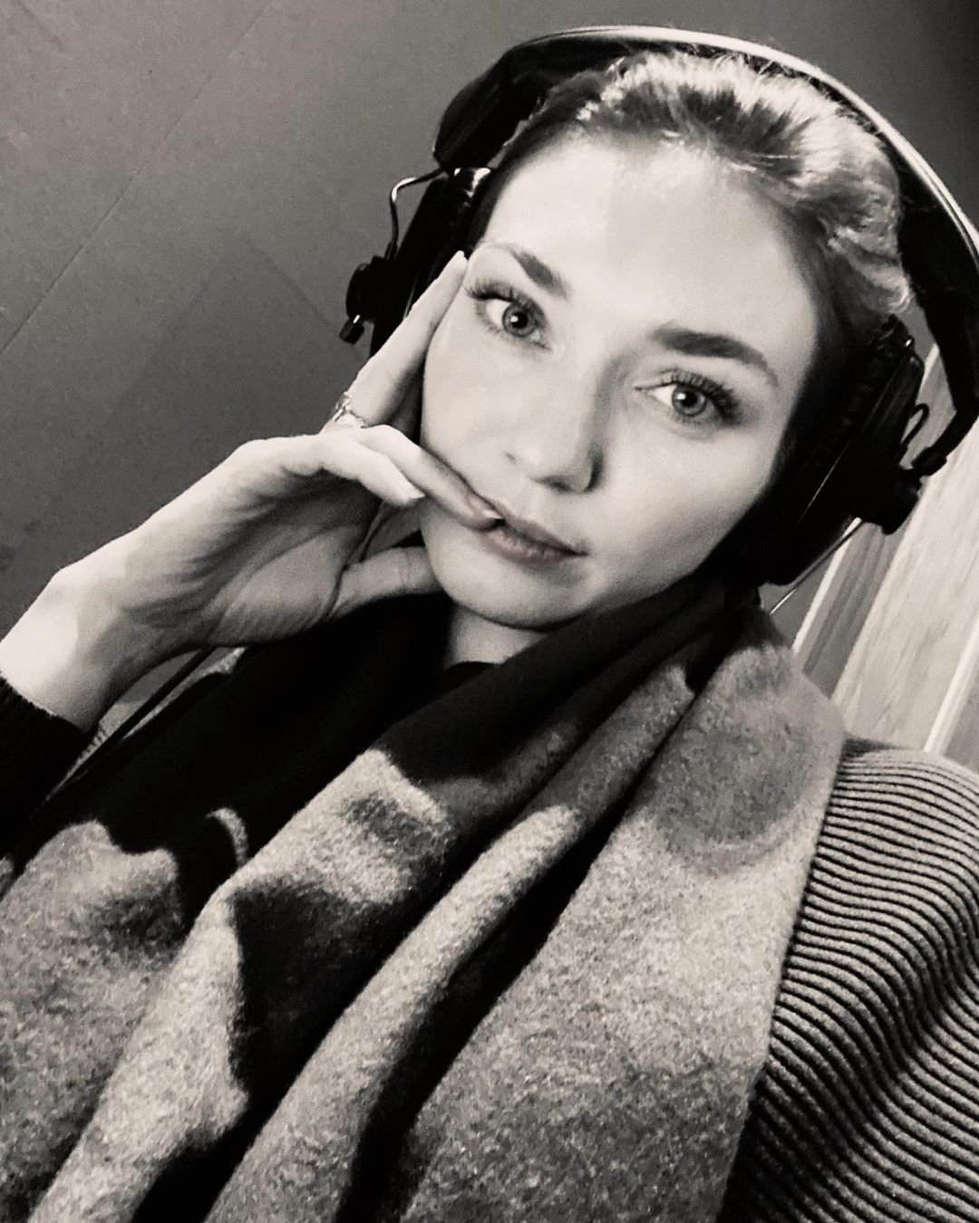 Eleanor Tomlinson  Photoshoot