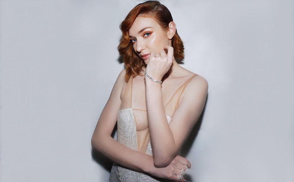 Eleanor Tomlinson Leg Photoshoot