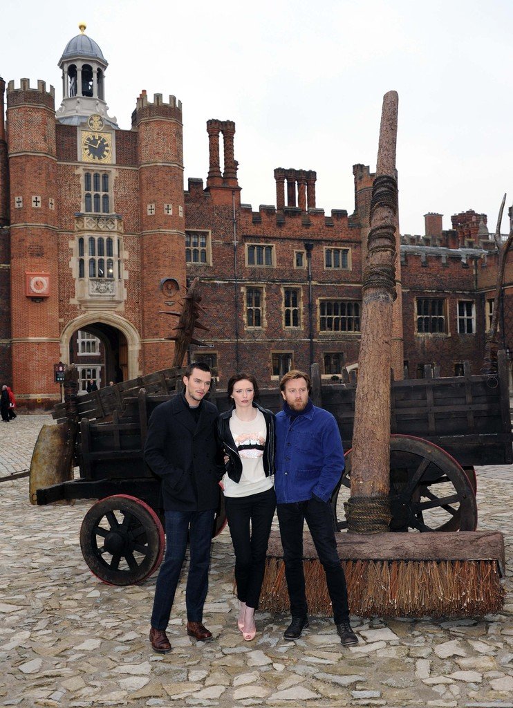 Eleanor Tomlinson  Photoshoot