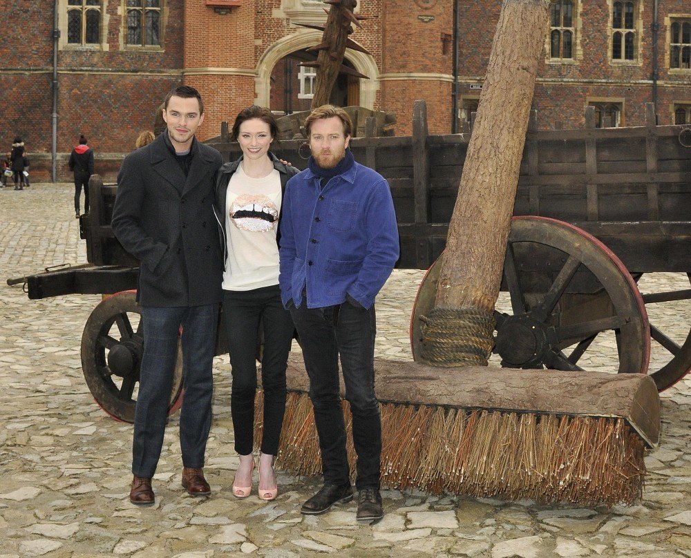 Eleanor Tomlinson  Photoshoot