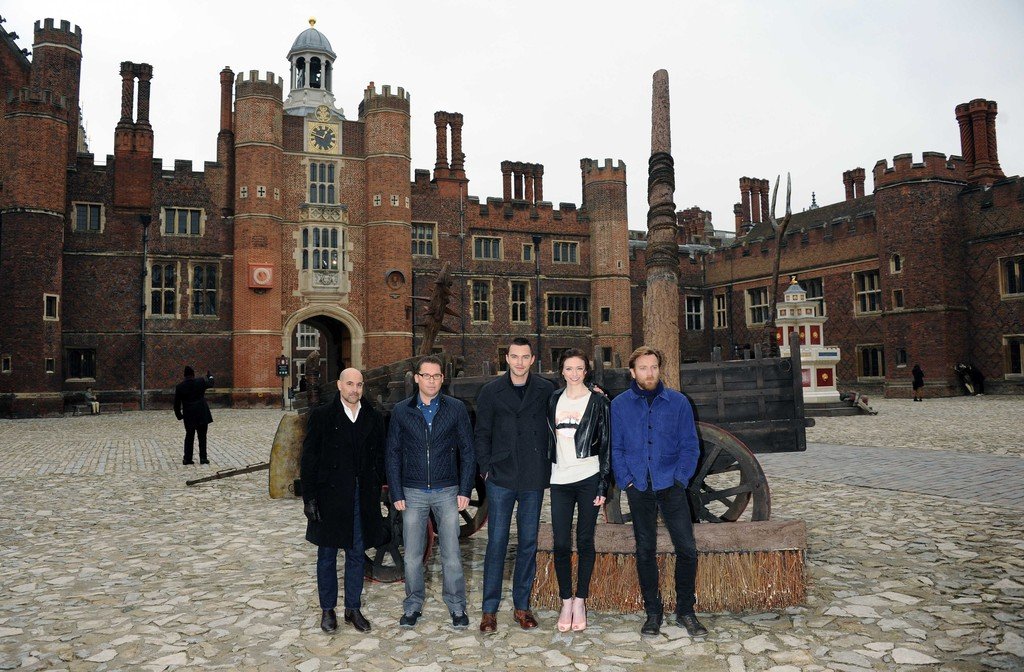 Eleanor Tomlinson  Photoshoot