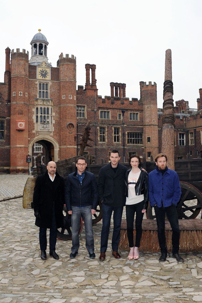 Eleanor Tomlinson  Photoshoot