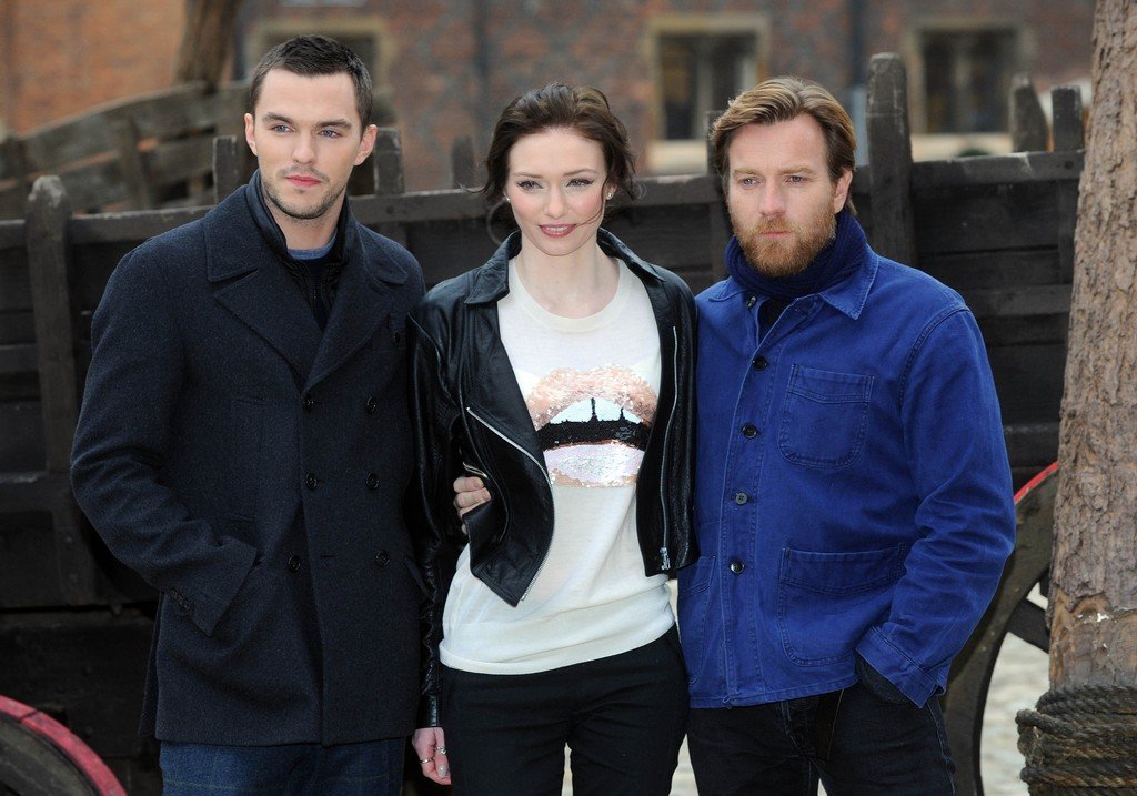 Eleanor Tomlinson  Photoshoot