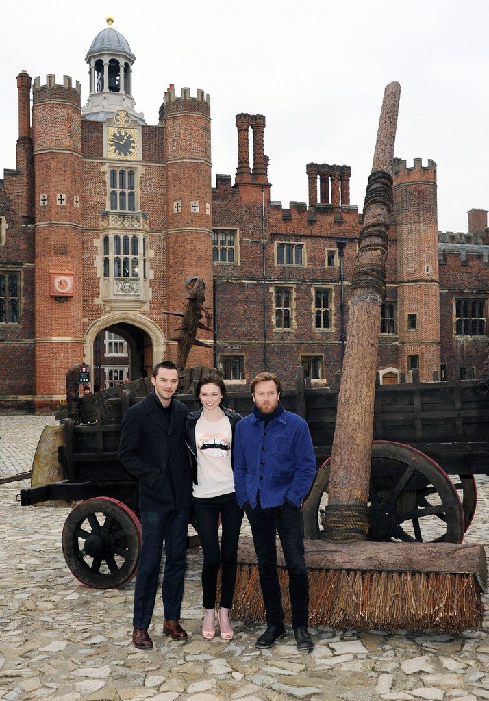 Eleanor Tomlinson  Photoshoot