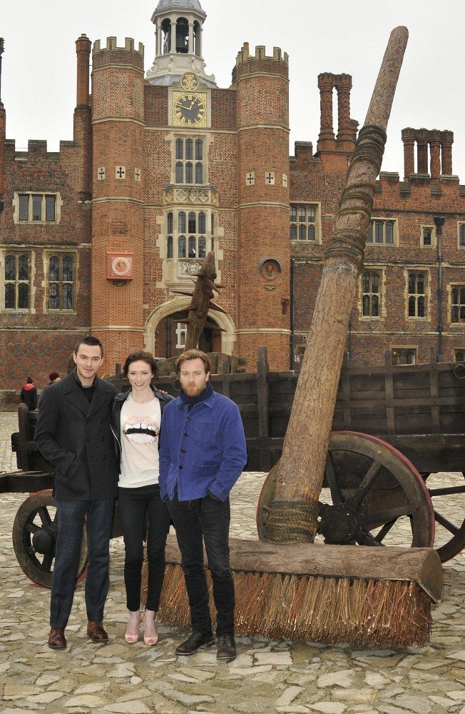 Eleanor Tomlinson  Photoshoot