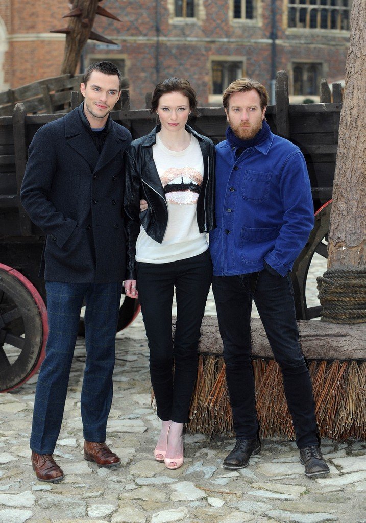 Eleanor Tomlinson  Photoshoot