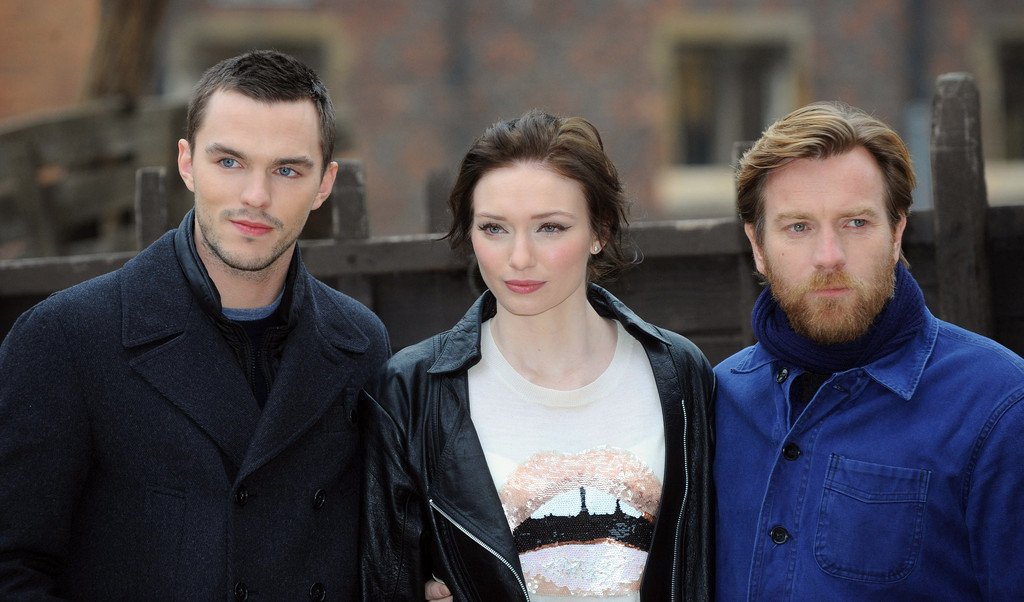 Eleanor Tomlinson  Photoshoot