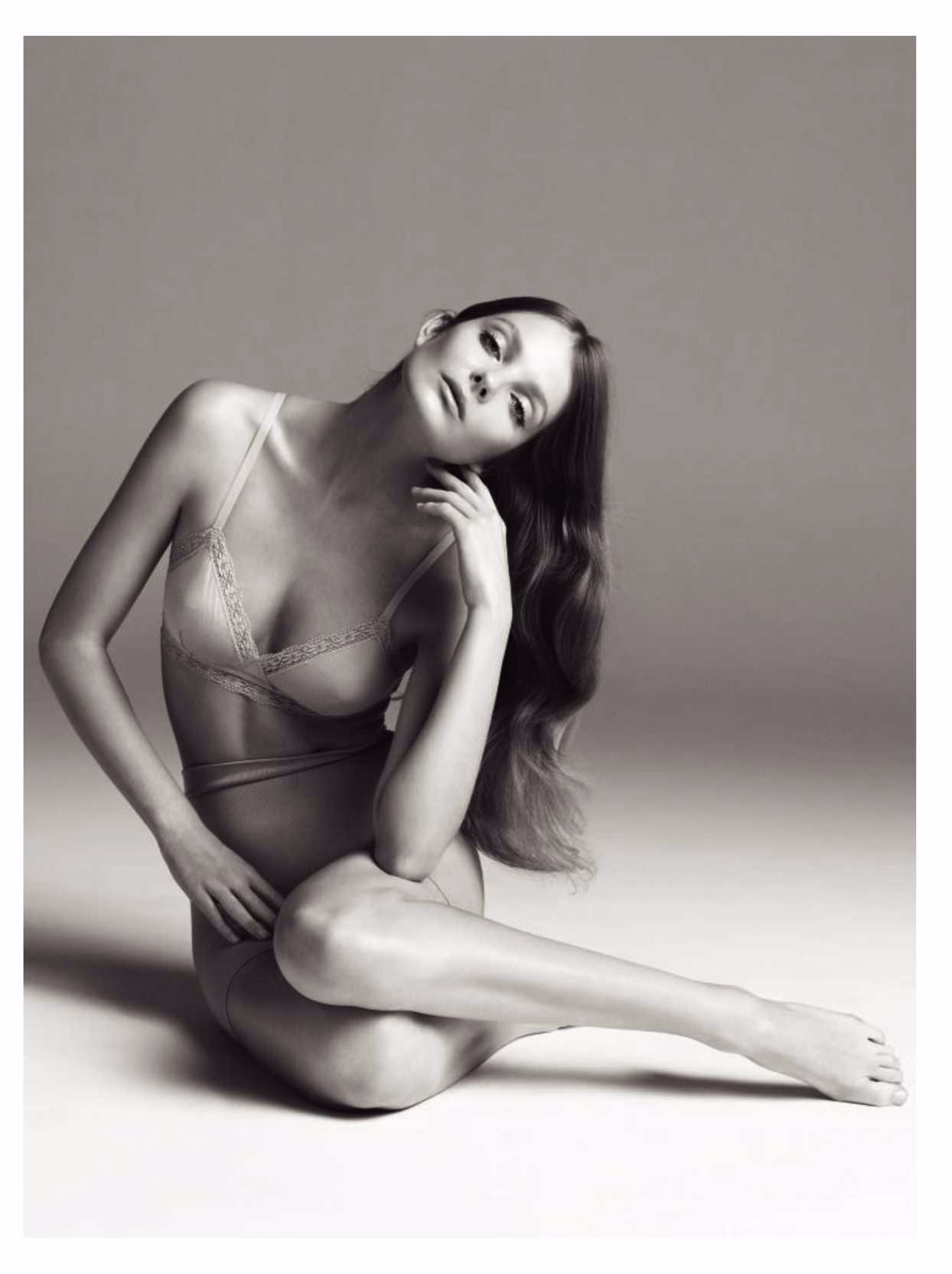 Enikö Mihalik Leg Photoshoot