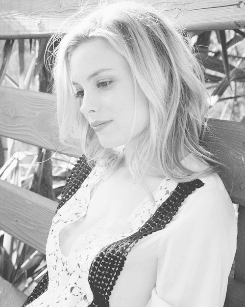 Gillian Jacobs  Photoshoot