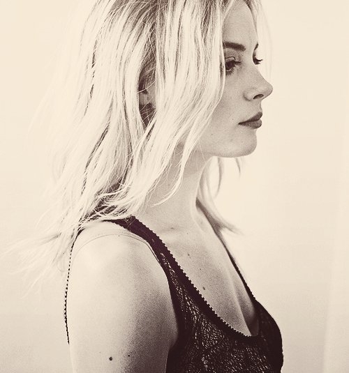 Gillian Jacobs  Photoshoot