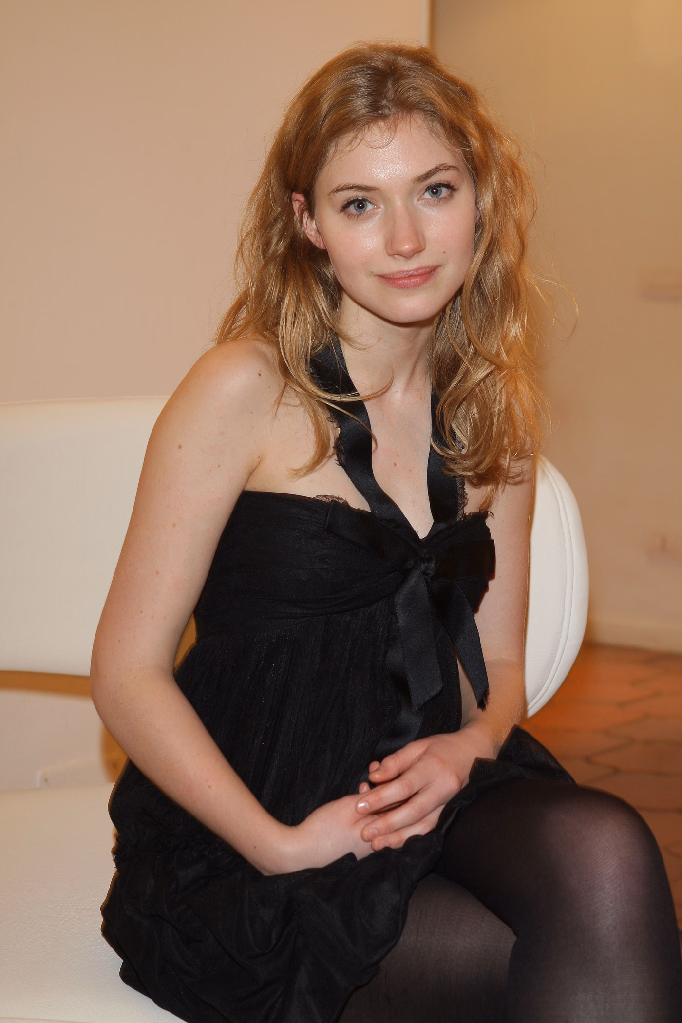 Imogen Poots Leg Photoshoot