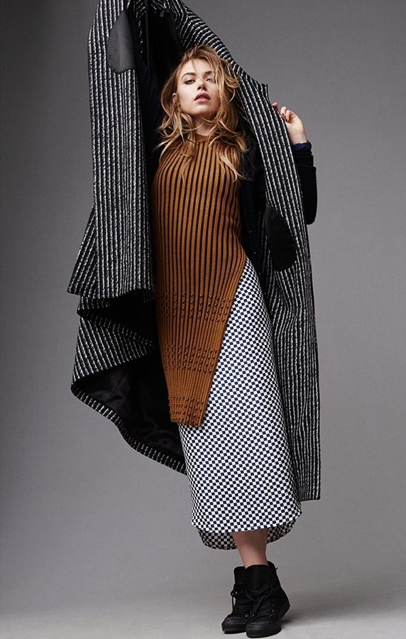Imogen Poots Leg Photoshoot