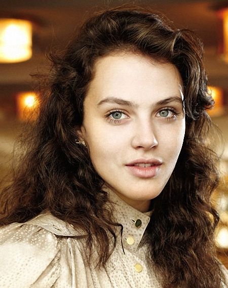 Jessica Brown Findlay Sexy and Hottest Photos , Latest Pics
