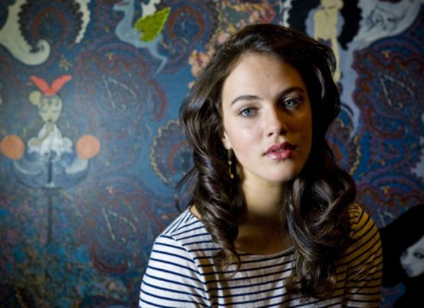 Jessica Brown Findlay Sexy and Hottest Photos , Latest Pics