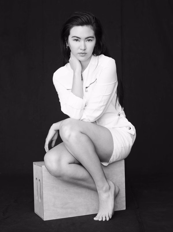Jessica Henwick Leg Photoshoot