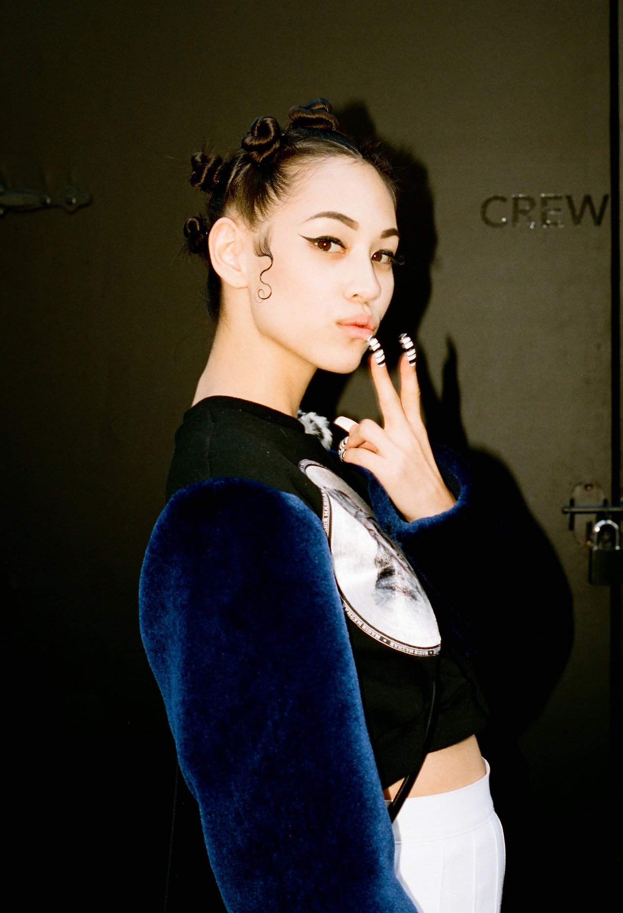 Kiko Mizuhara Leg Photoshoot