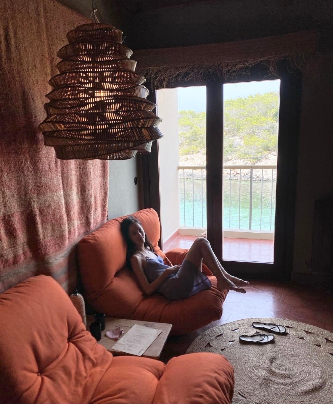 Kiko Mizuhara Leg Photoshoot