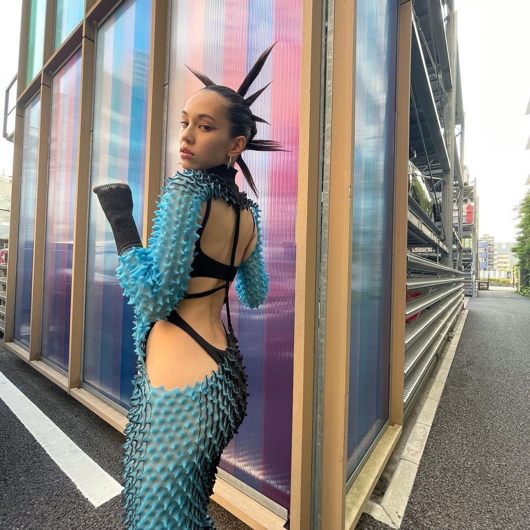 Kiko Mizuhara Leg Photoshoot