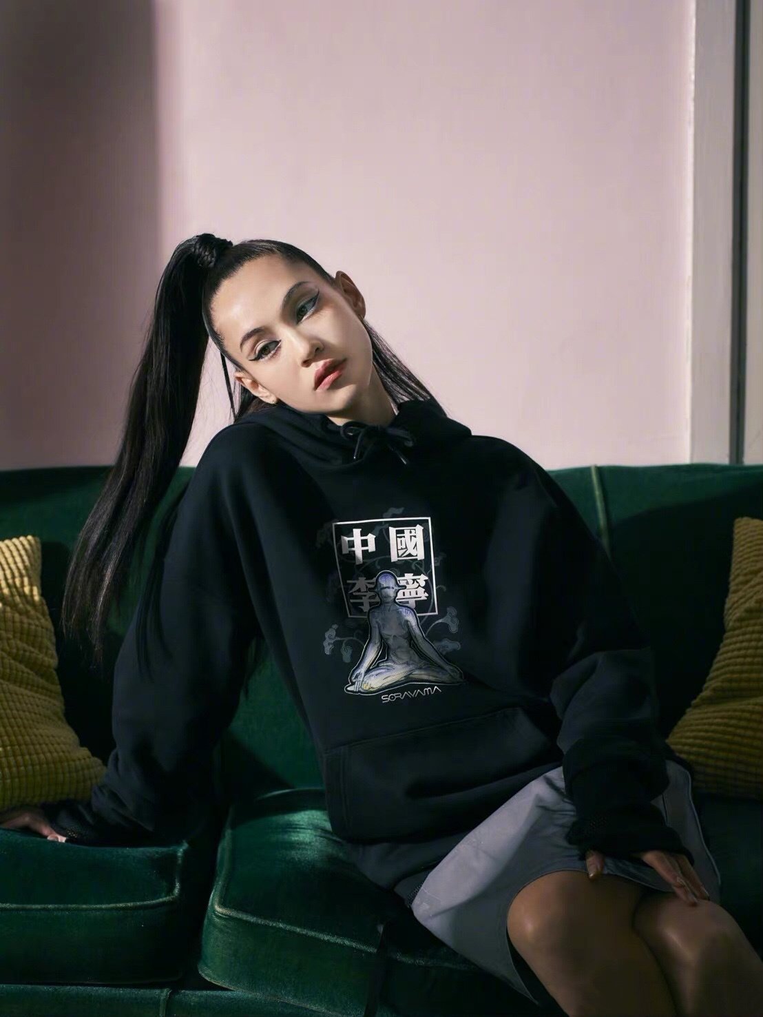 Kiko Mizuhara Leg Photoshoot