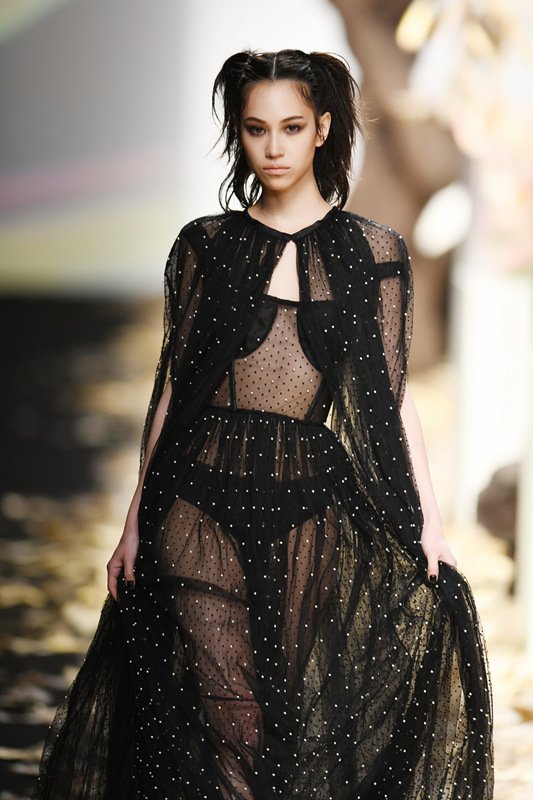 Kiko Mizuhara Leg Photoshoot