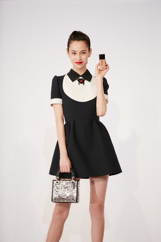 Kiko Mizuhara Leg Photoshoot