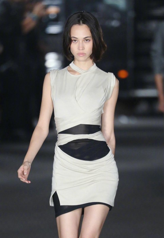 Kiko Mizuhara Leg Photoshoot