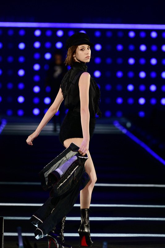 Kiko Mizuhara Leg Photoshoot