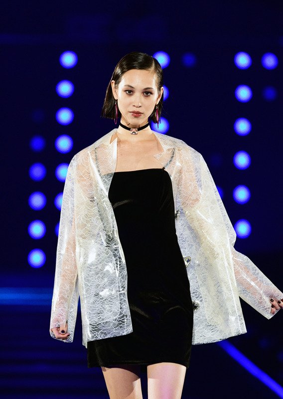 Kiko Mizuhara Leg Photoshoot