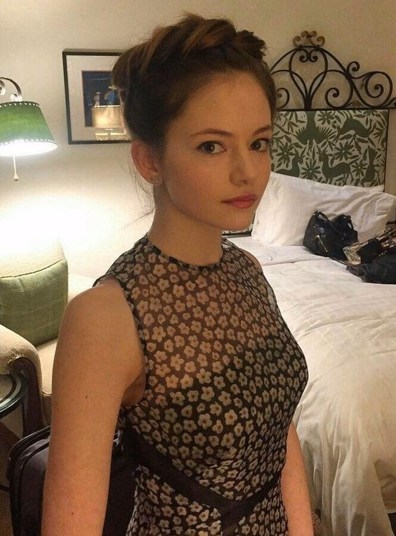 Mackenzie Foy Leg Photoshoot