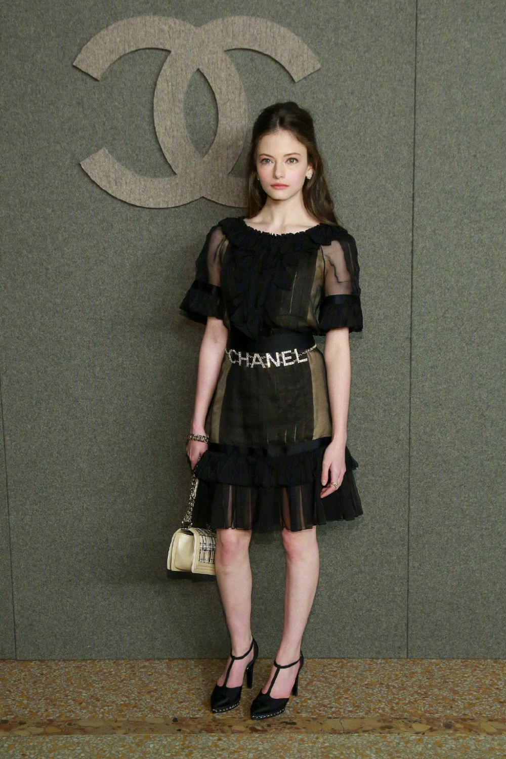 Mackenzie Foy Sexy and Hottest Photos , Latest Pics