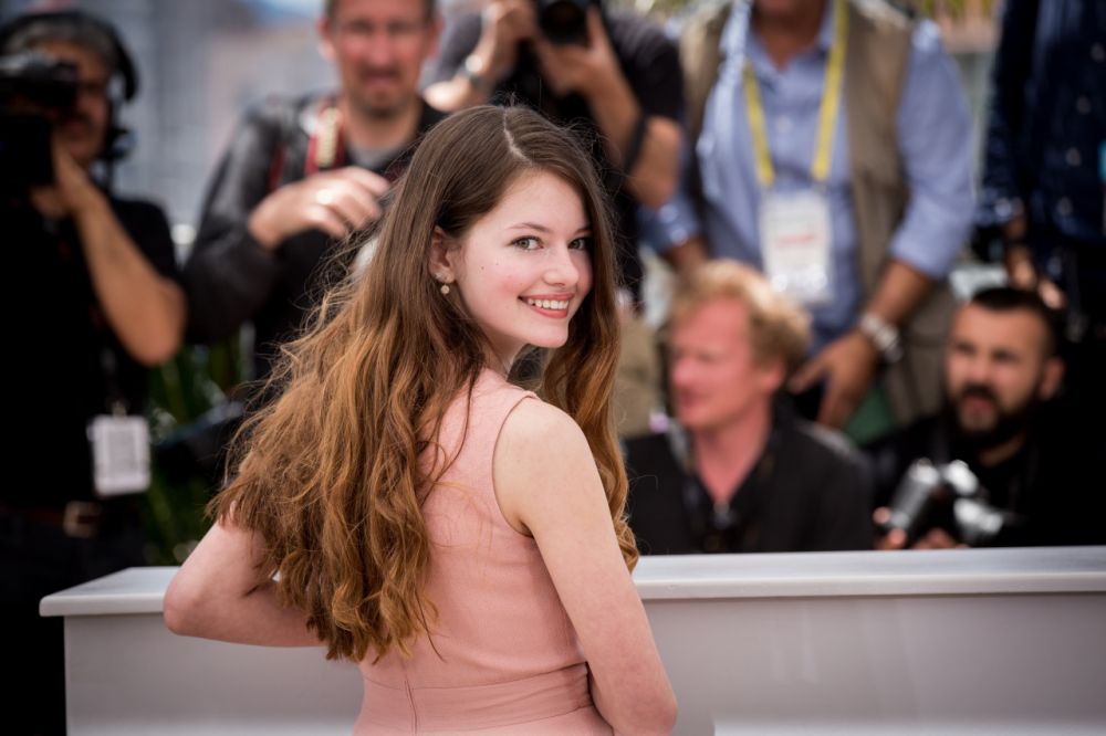 Mackenzie Foy Sexy and Hottest Photos , Latest Pics