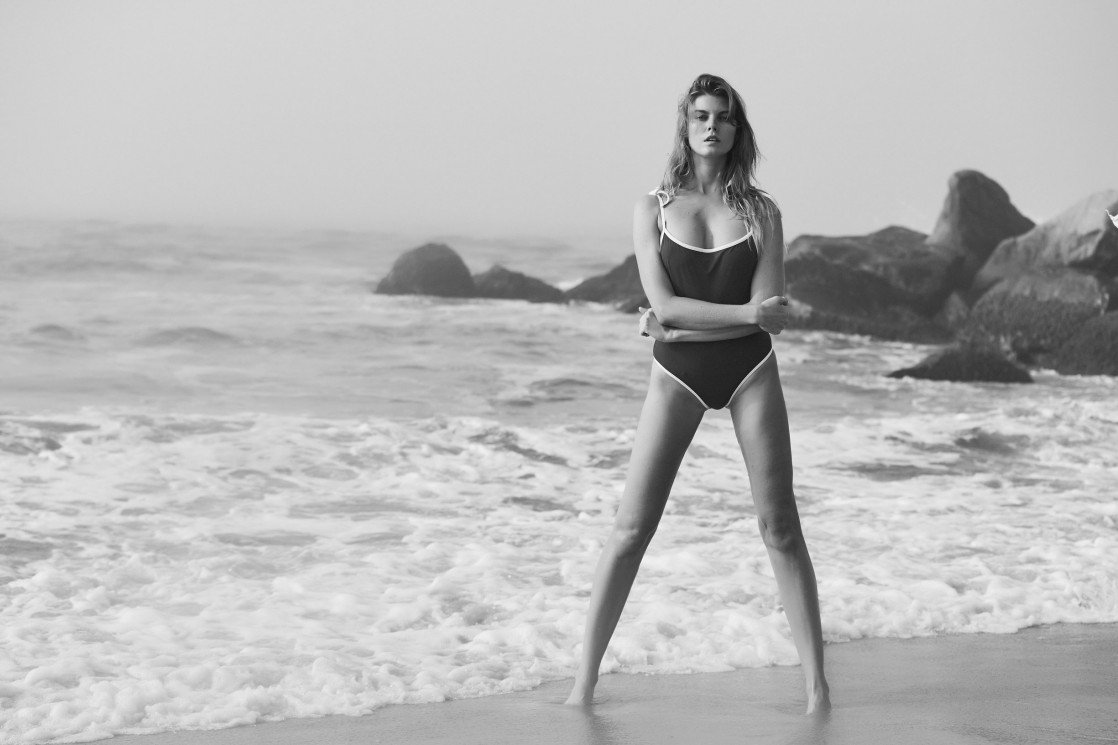 Maryna Linchuk Leg Photoshoot