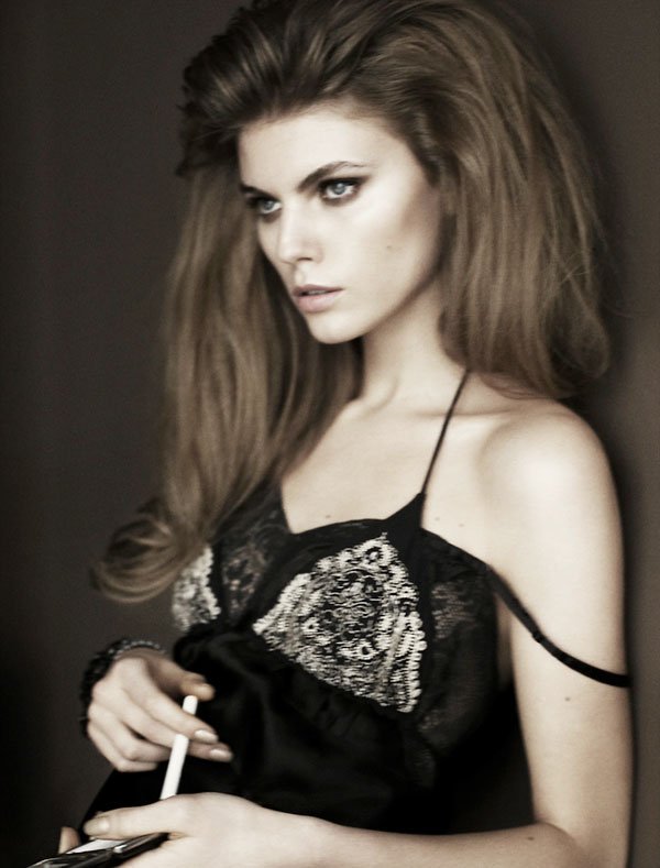 Maryna Linchuk Leg Photoshoot