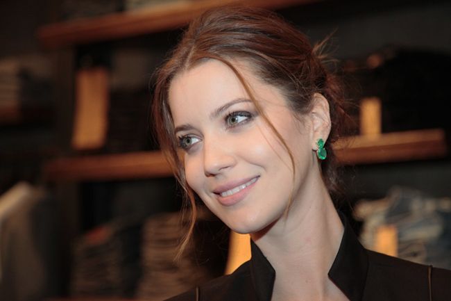 Nathalia Dill Sexy and Hottest Photos , Latest Pics