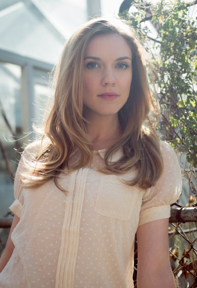 Sara Canning Sexy and Hottest Photos , Latest Pics