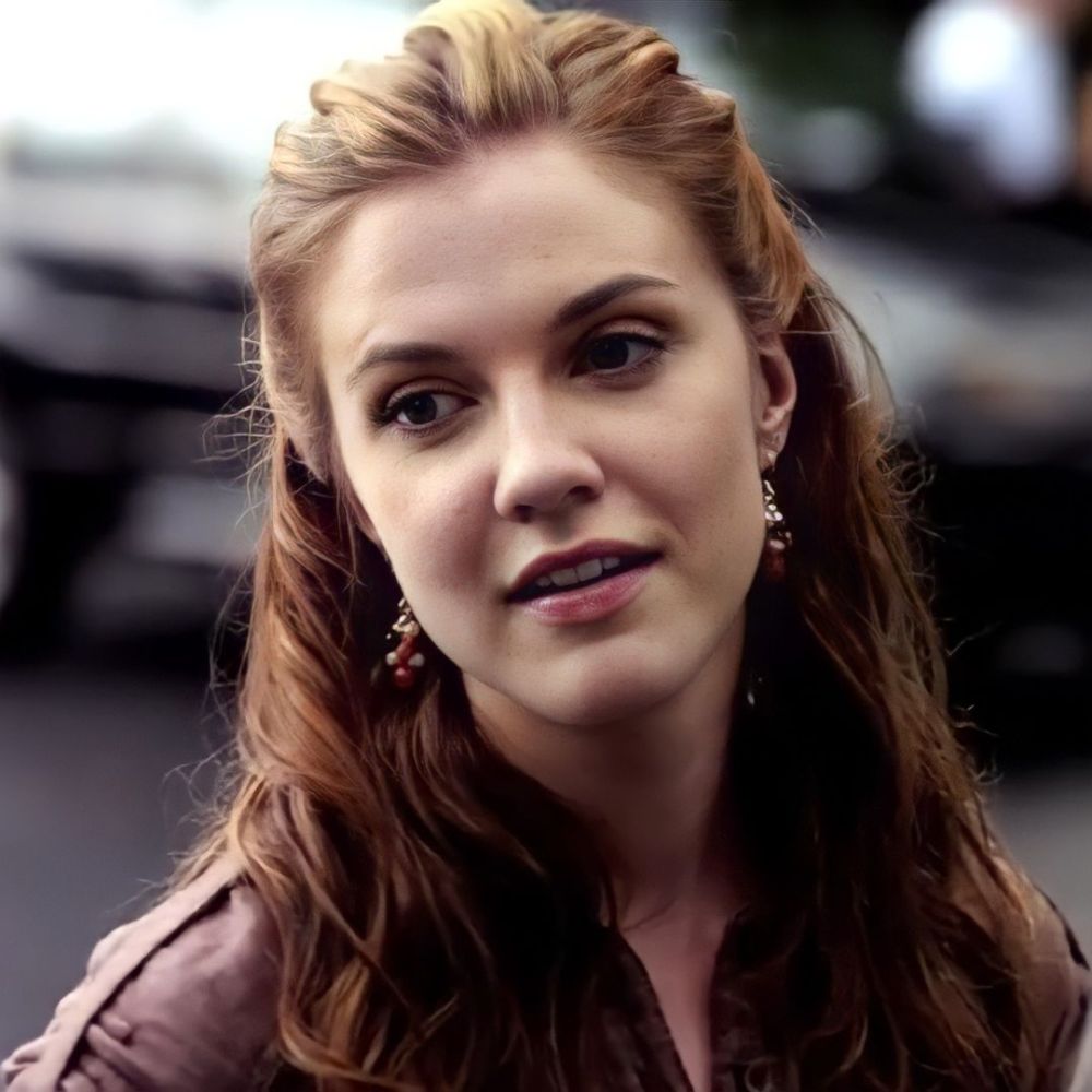 Sara Canning Sexy and Hottest Photos , Latest Pics