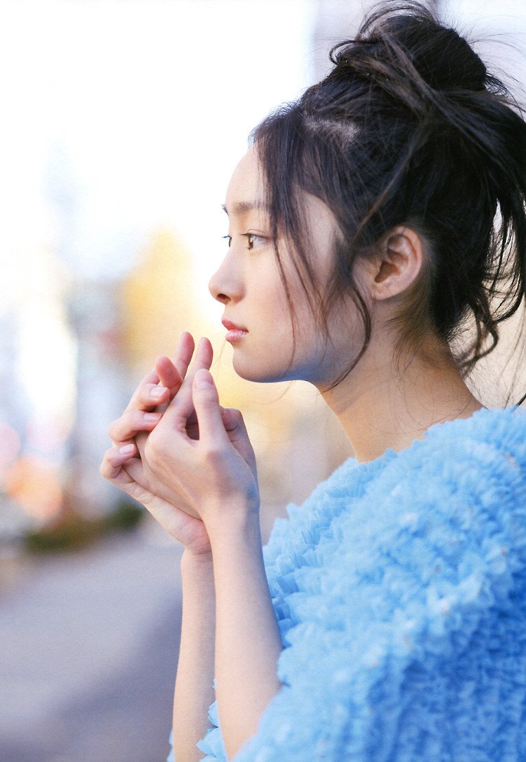 Shioli Kutsuna  Photoshoot