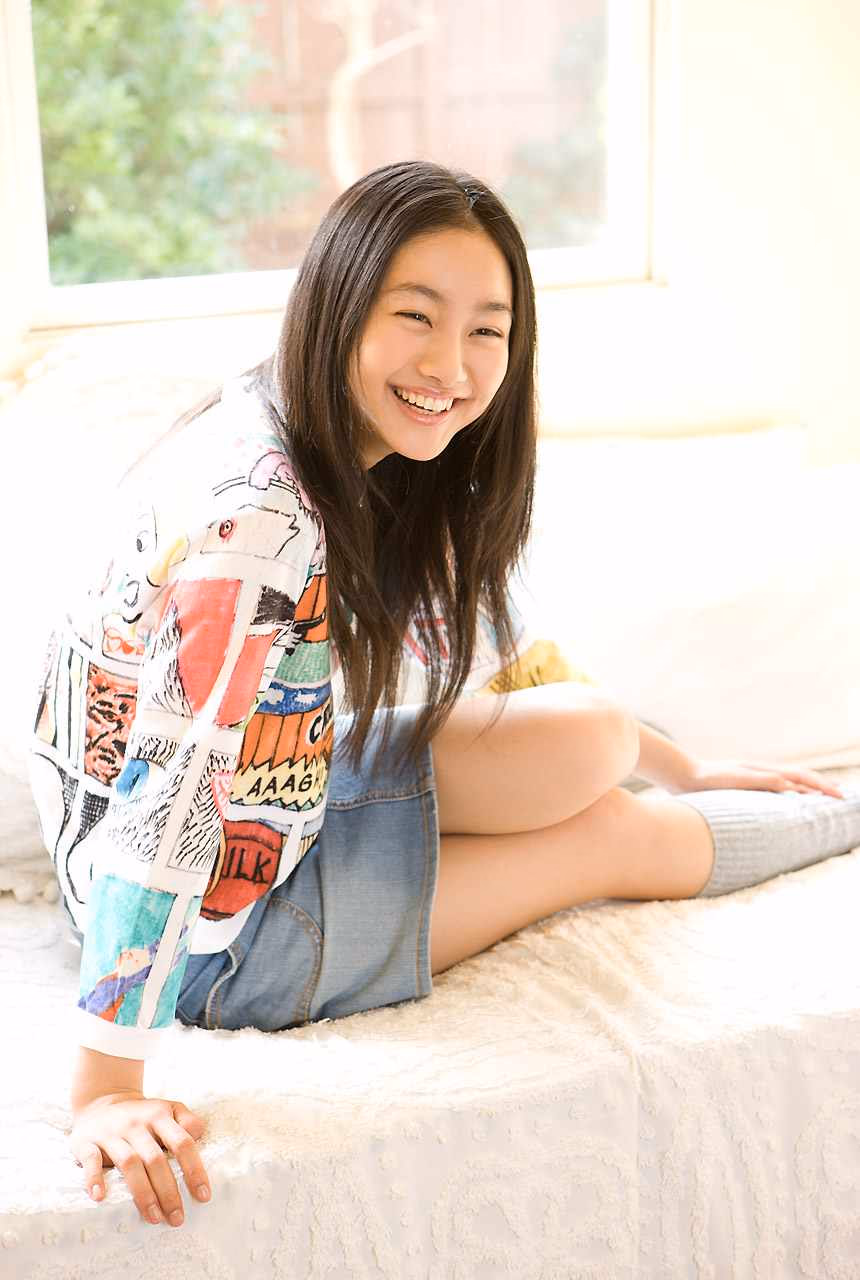 Shioli Kutsuna Leg Photoshoot