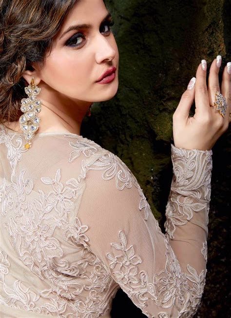 Zareen Khan Sexy and Hottest Photos , Latest Pics