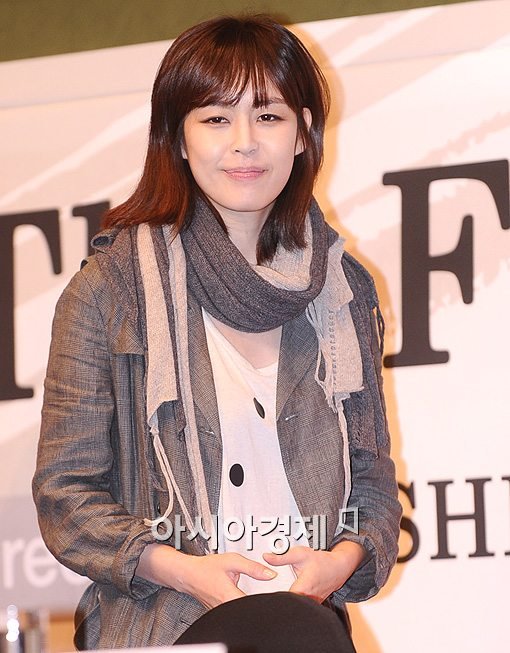 Lee Hana  Photoshoot