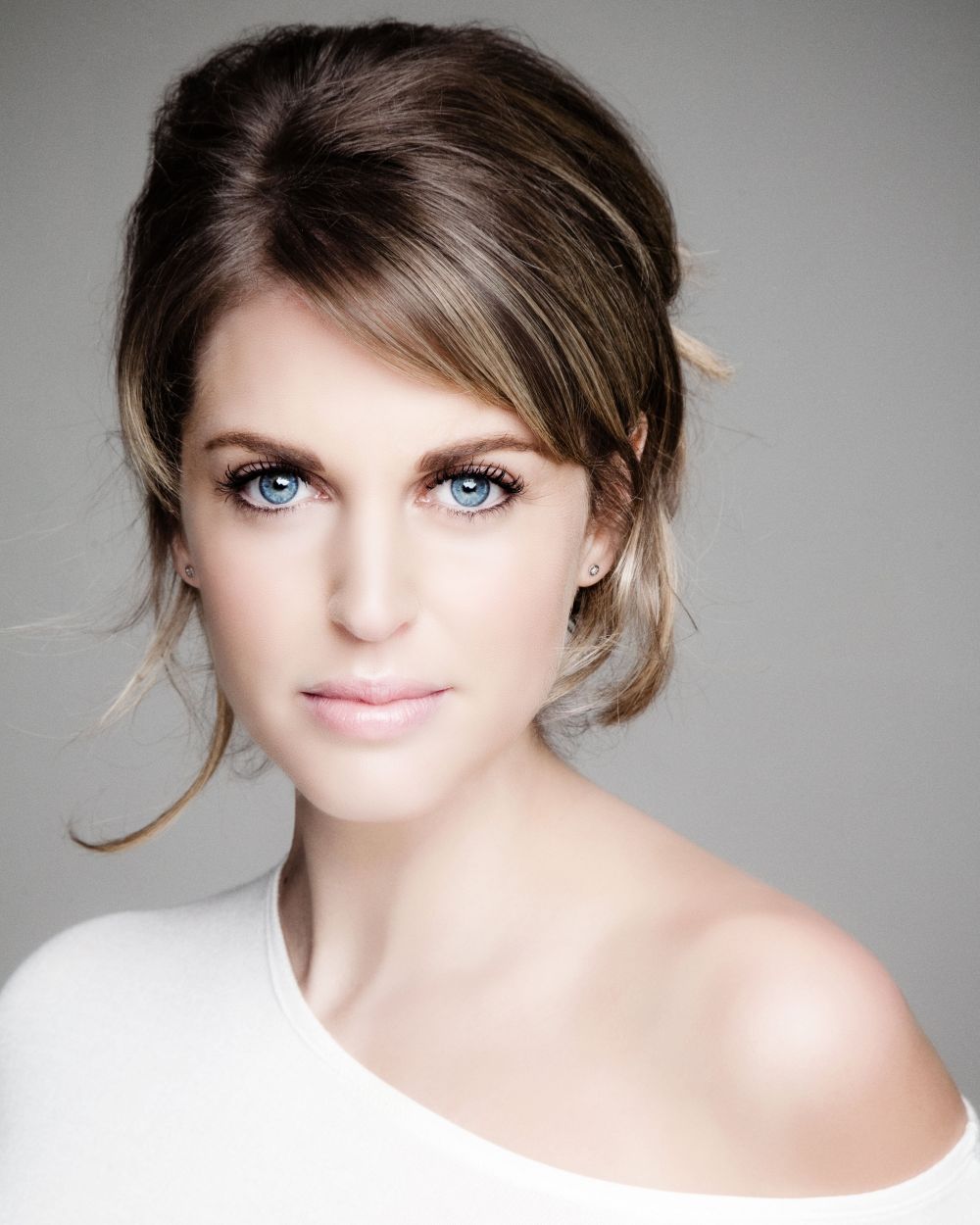 Amy Huberman Sexy and Hottest Photos , Latest Pics