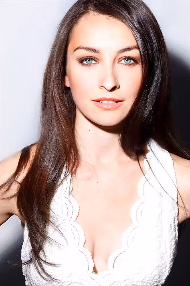 Ann Pirvu  Photoshoot