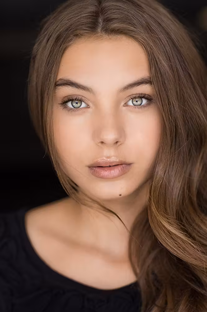 Caitlin Carmichael  Photoshoot