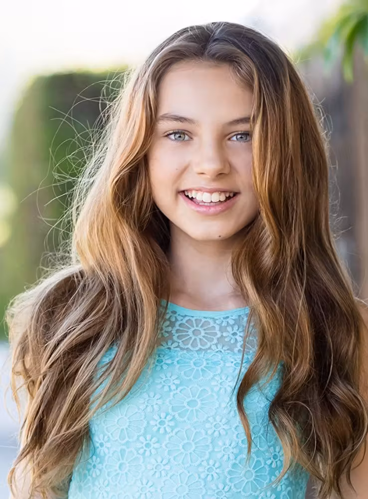 Caitlin Carmichael  Photoshoot