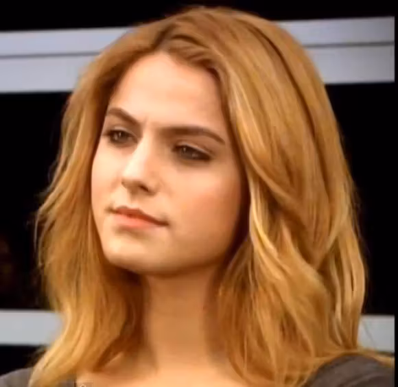 Ceyda Ates  Photoshoot