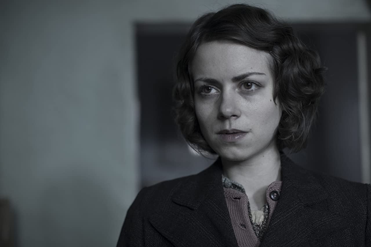 Alice Dwyer  Photoshoot